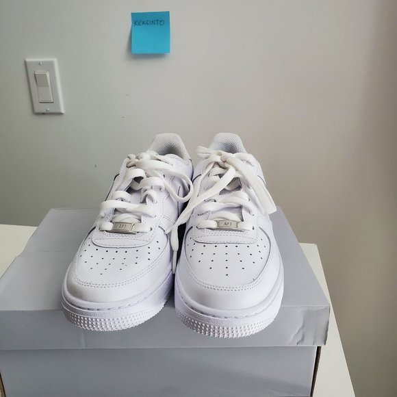 Nike Air Force 1 Low LE Triple White (GS) - Picture 3 of 4
